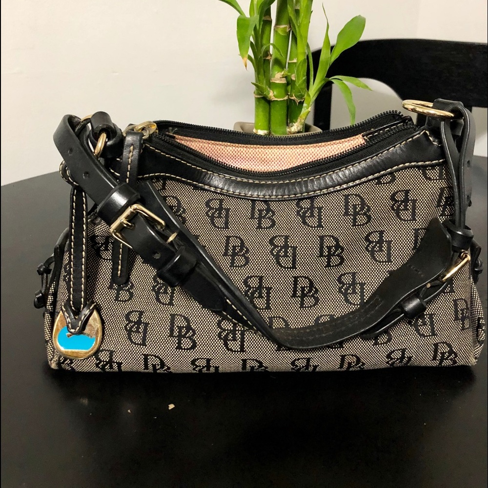 EUC - Dooney & Bourke purse